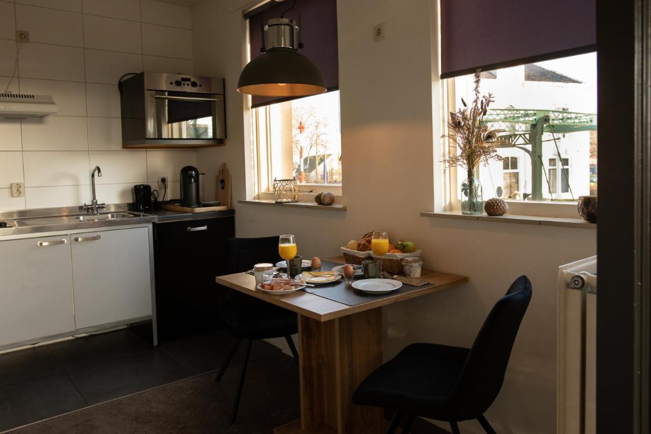 Yep! Slapen Bij De Sluis Bed & Breakfast Blokzijl Luaran gambar